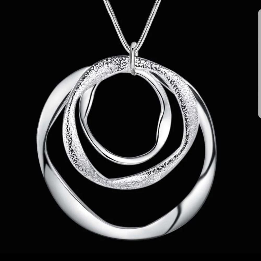 Beautiful silver plated necklace.